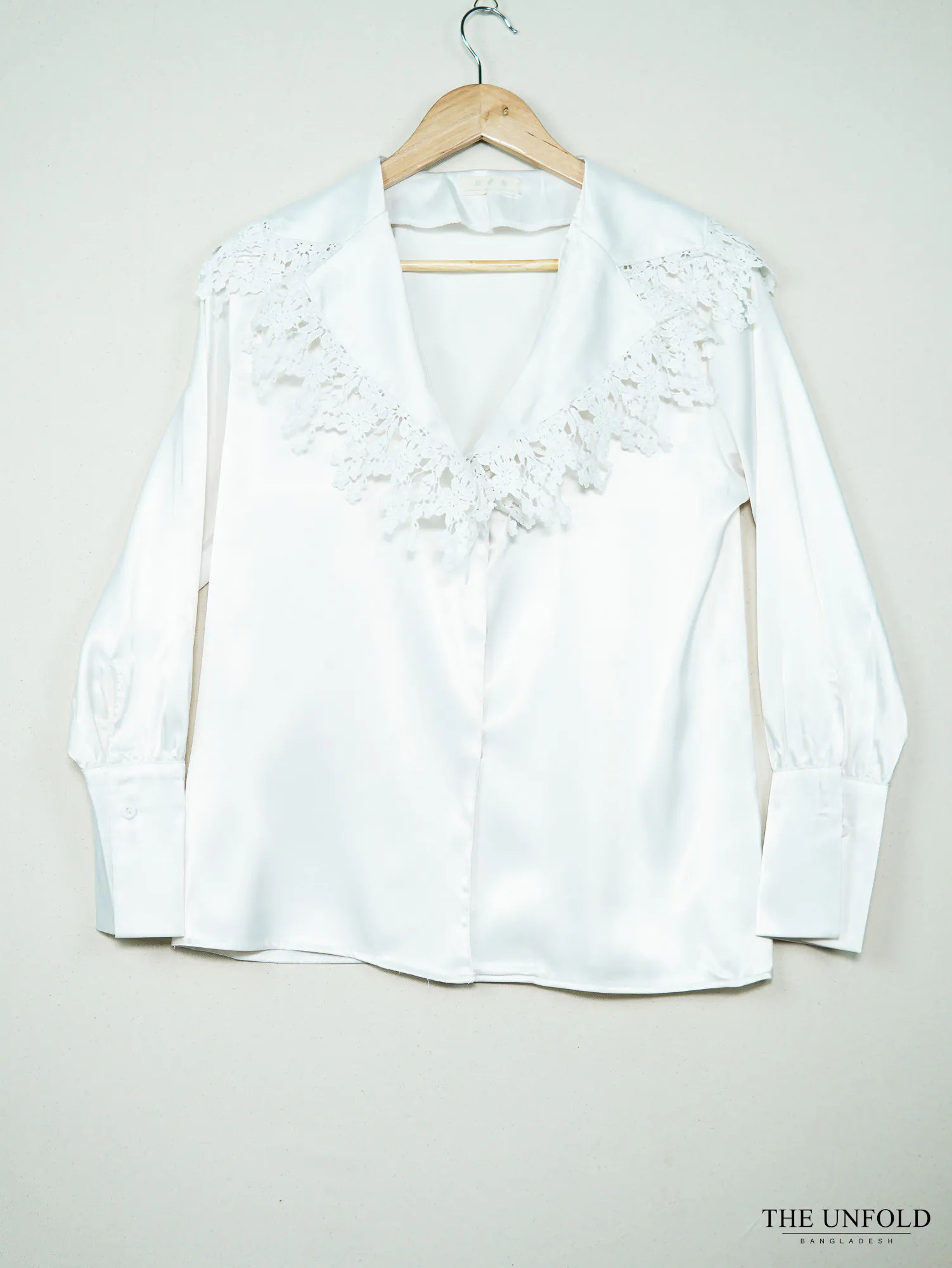 Women's White Lace Collar V-neck Top