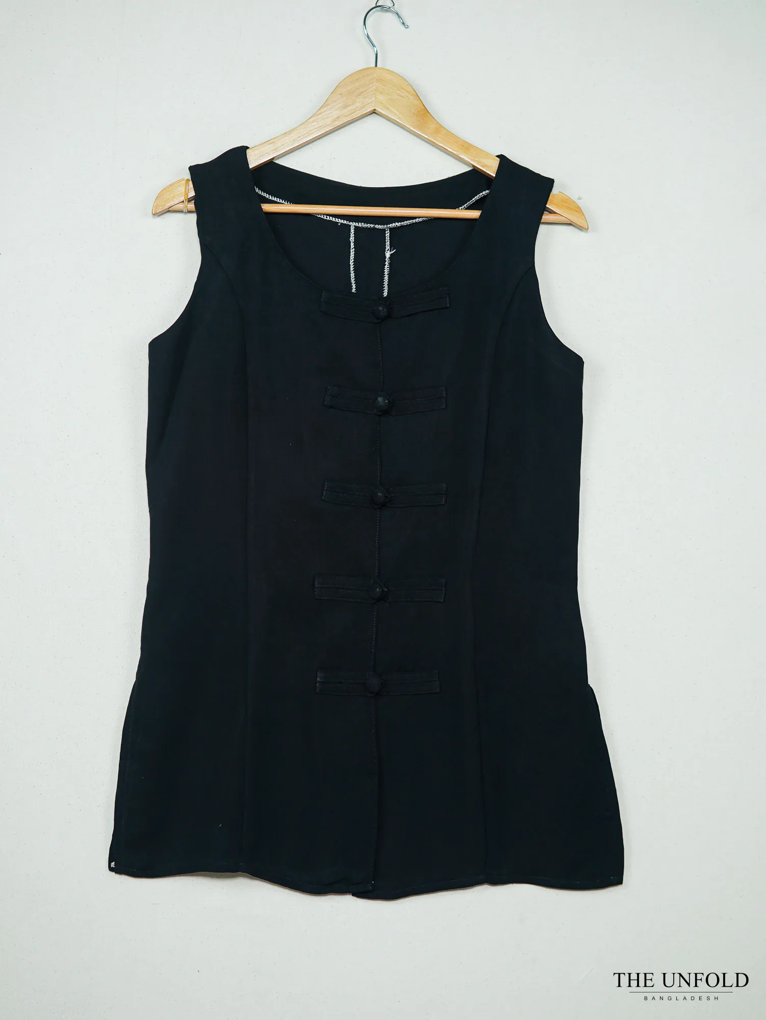 Women's Black Mandarin Style Sleeveless Top