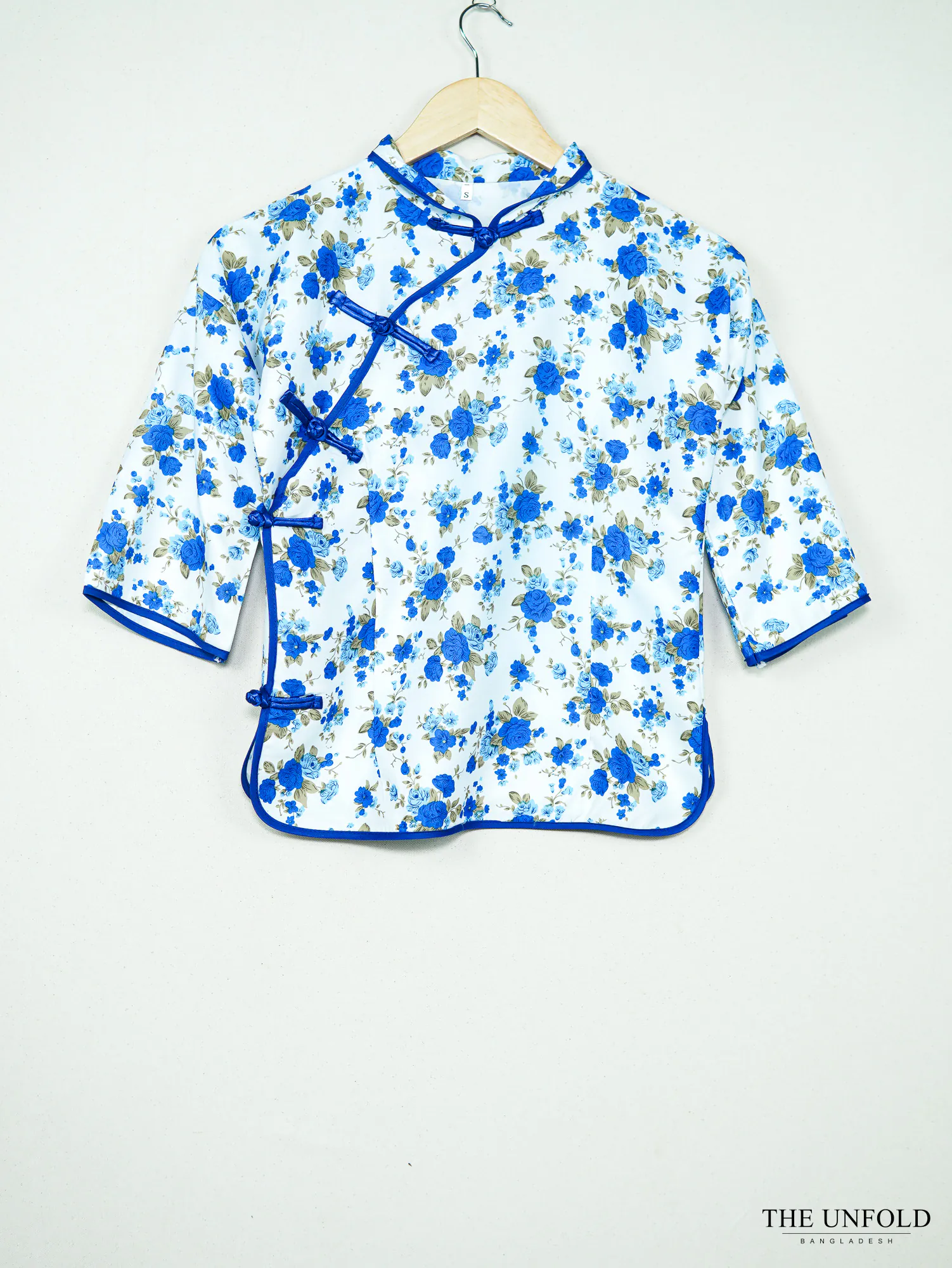 Women's White and Blue Floral Mandarin Collar Top