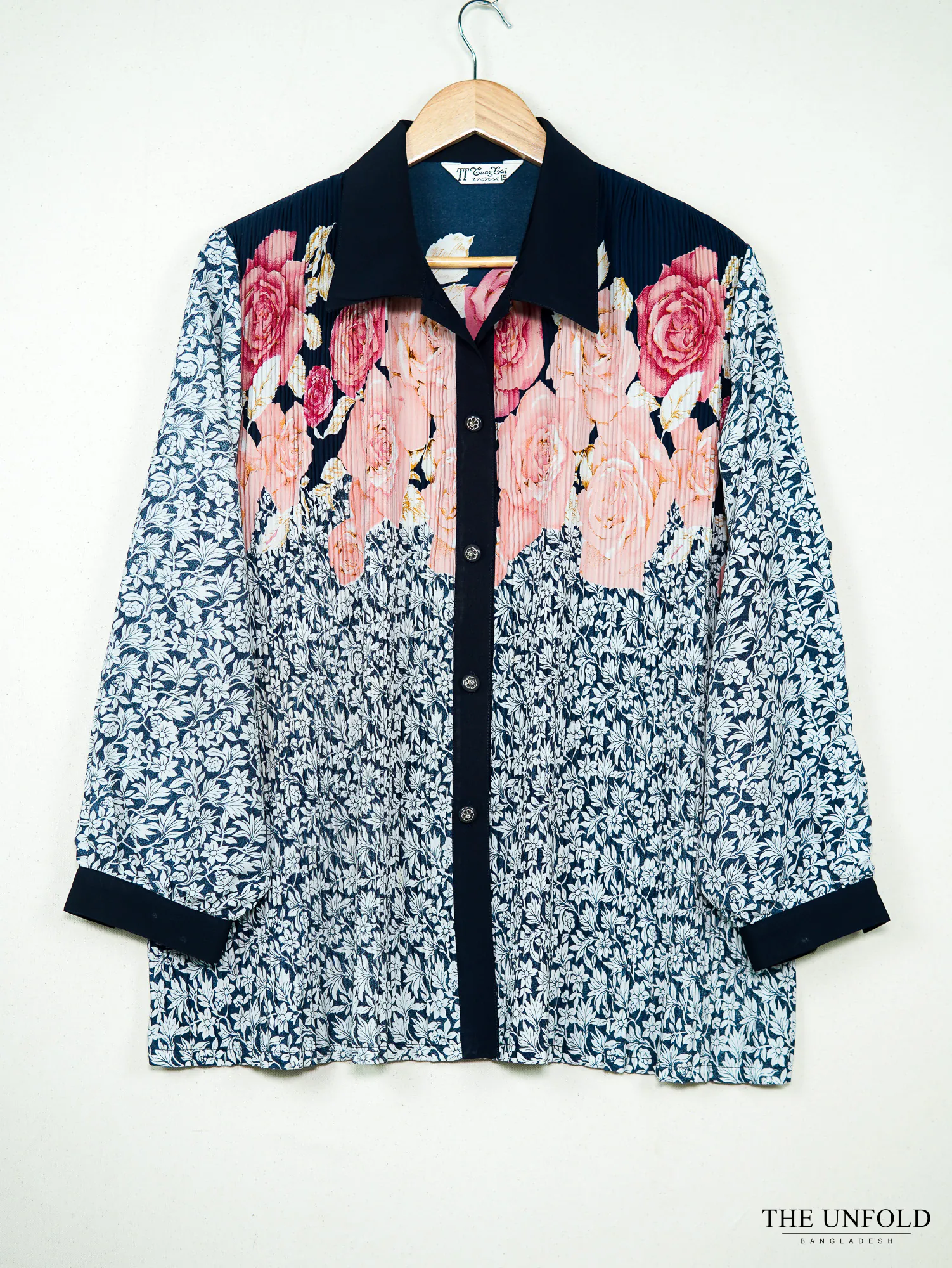 Women's Navy, Pink & White Floral Pleated Button-Front Shirt