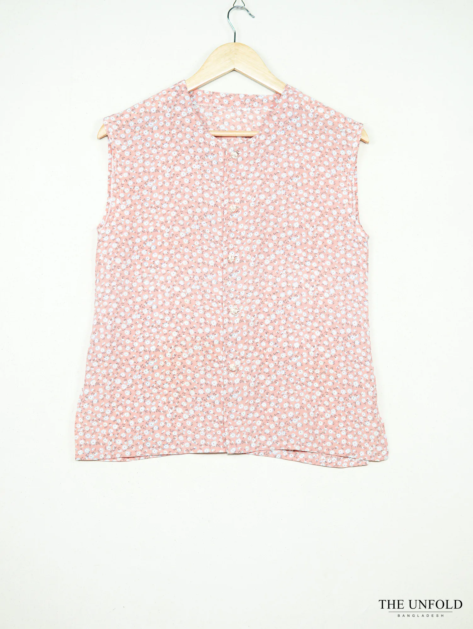 Women's Peach Floral Sleeveless Button-Front Top