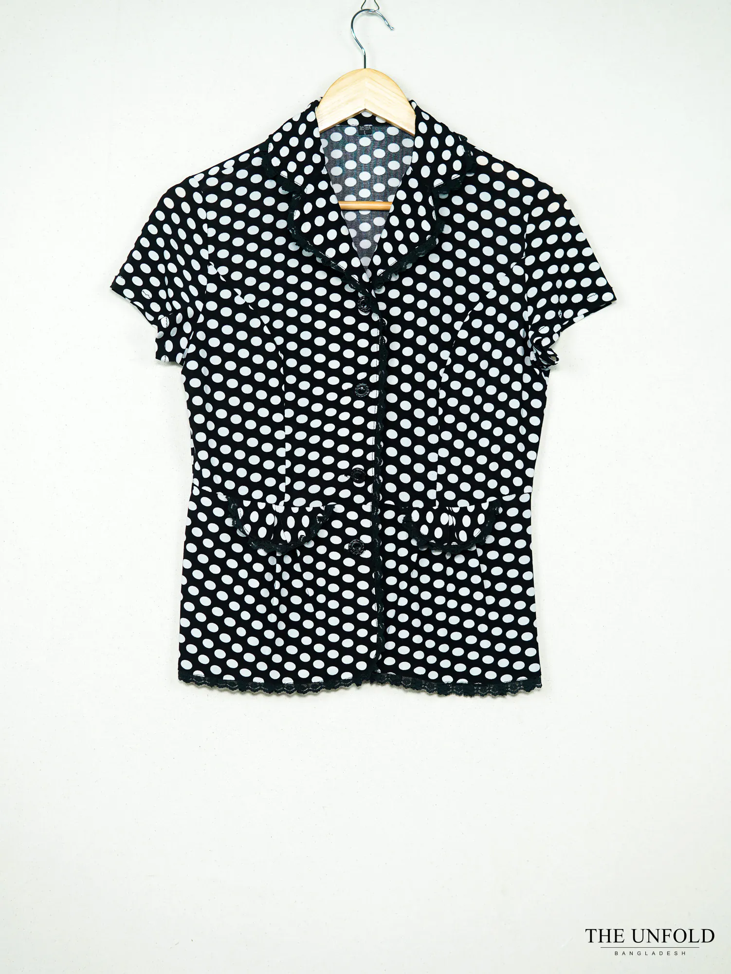 Women's Black and White Printed Collared Short Sleeve Top